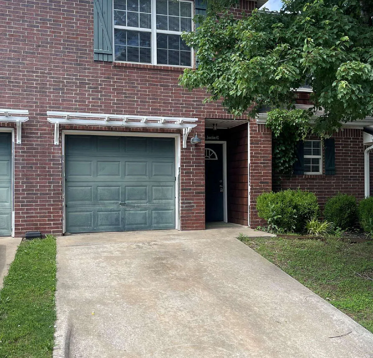 3 bed, 2.5 bath, $1,450 — Photo 1