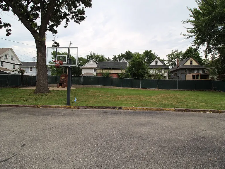 3215 Charlotte St — Photo 6