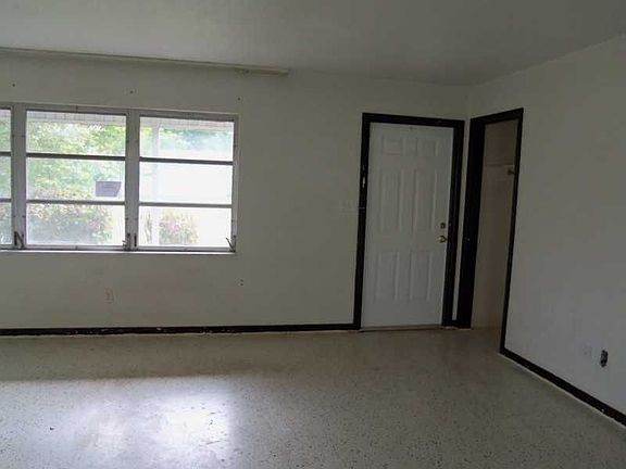 3rd image of 121 Alcala Ave