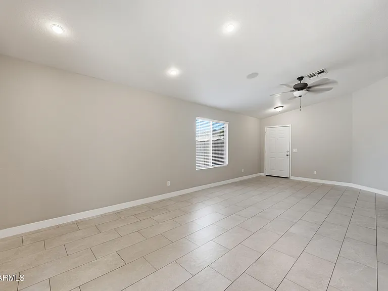 1616 E Desert Ln — Photo 11