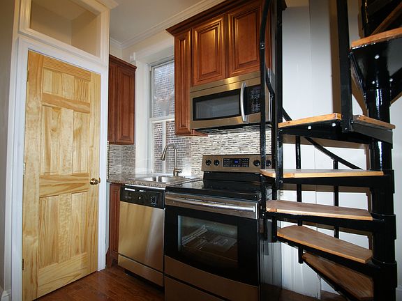 4th image of 40 Morton St APT 5A