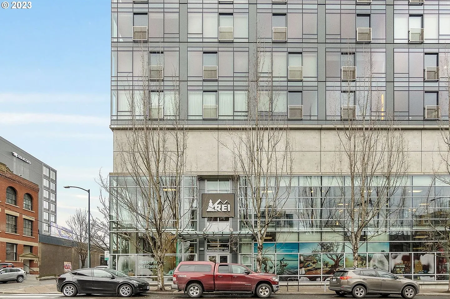 Modern Pearl District Condo with City Views, Open Layout & Modern Kitchen — Photo 2