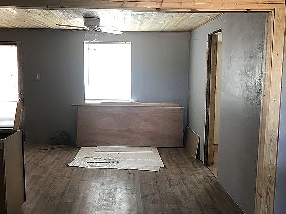 5th image of 306 Railroad Ave N