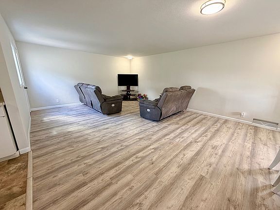 5th image of 206 N Main Ave