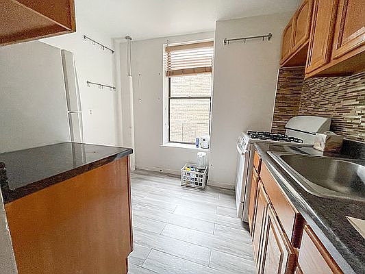 5th image of 284 Eastern Pkwy APT 5J