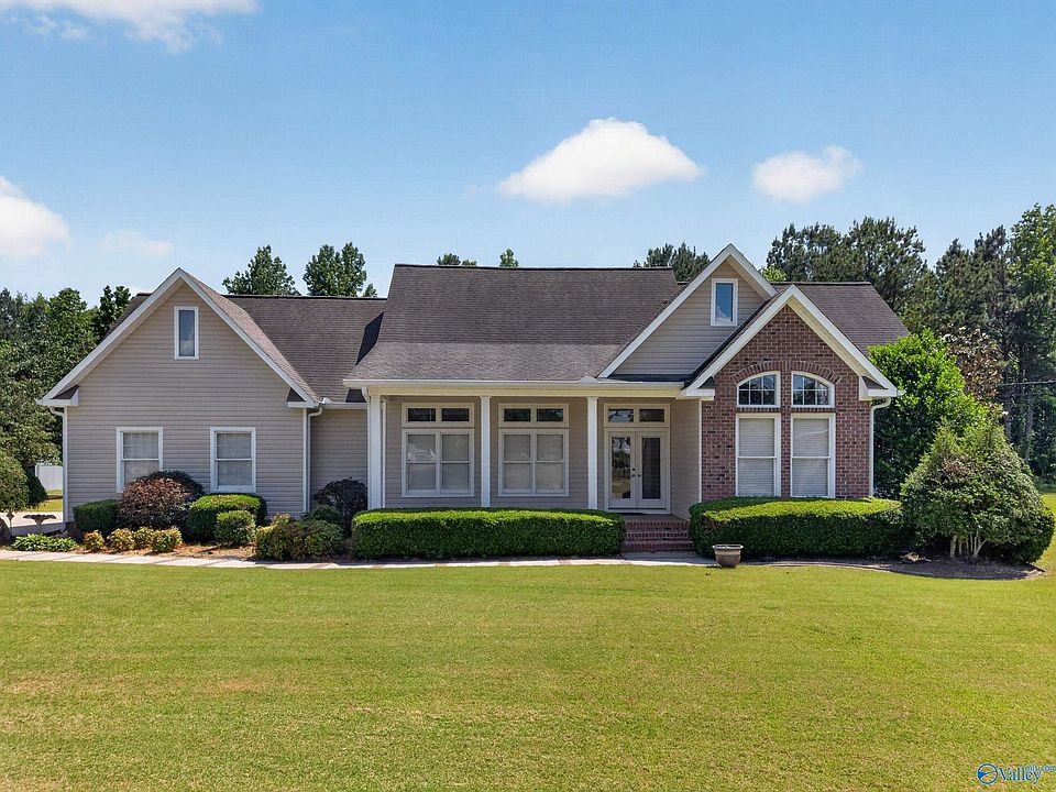1st image of 105 Sharp Dr