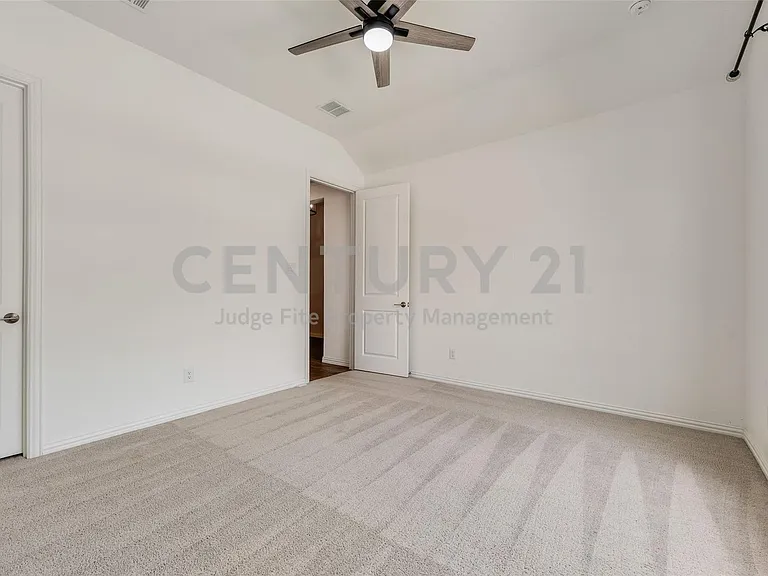 536 Cedarwood St — Photo 25