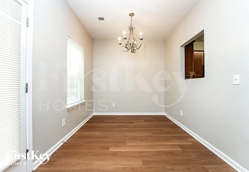 4 bed, 3.0 bath, 1918 sqft, $2,435 — Photo 4