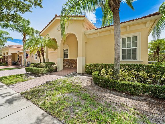 2nd image of 10117 SW Canossa Way
