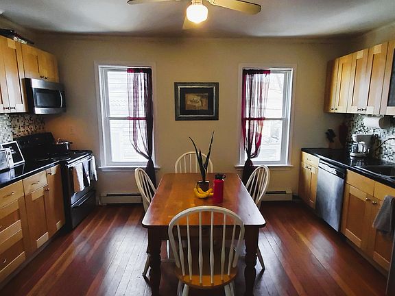 3rd image of 11 Hammond St #2
