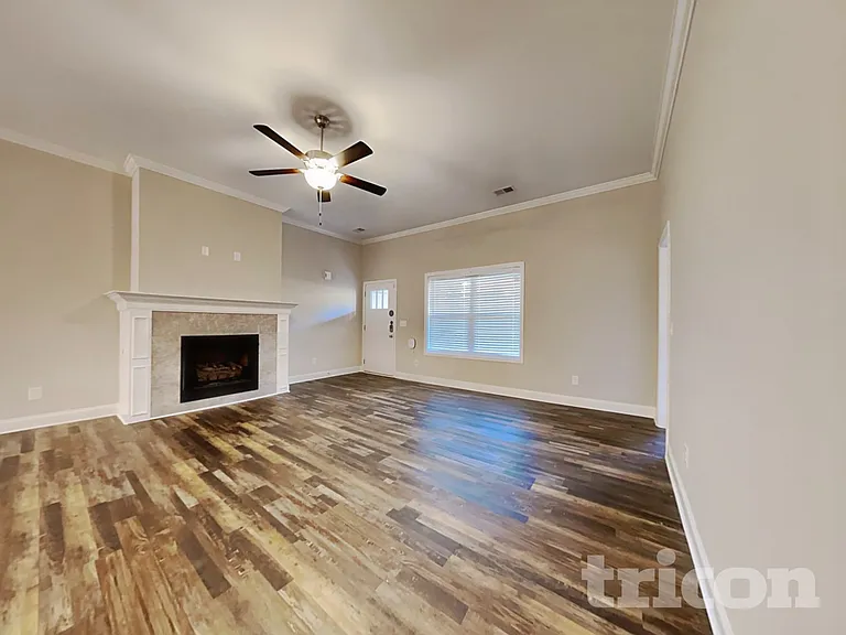 228 Hallmark Cir — Photo 2