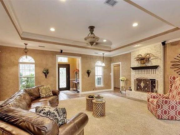 4th image of 1618 Orchard Ln