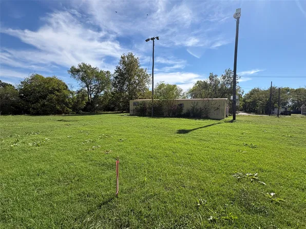 414 N Neal St, Commerce, TX 75428
