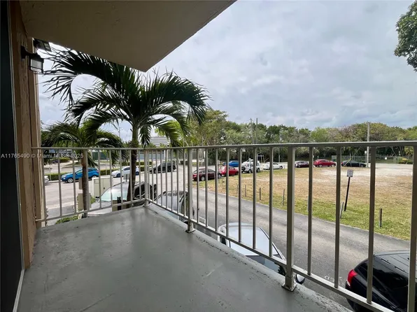 1805 Sans Souci Blvd APT 202, North Miami, FL 33181