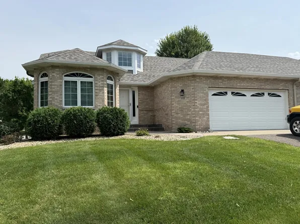 3028 Highpointe Curv, Roseville, MN 55113