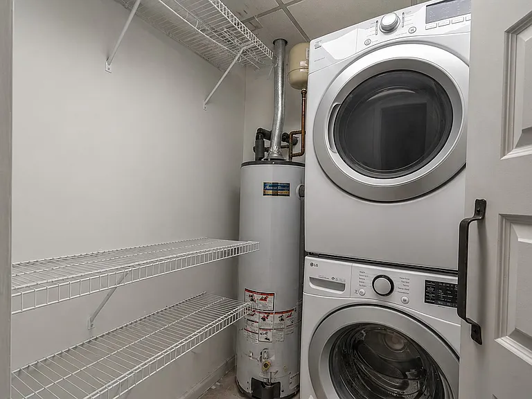 585 White Cir #402 — Photo 30
