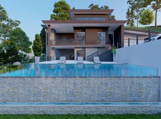 22040 Regnart Rd, Cupertino, CA 95014