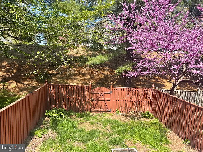 9324 Town Place Dr — Photo 21