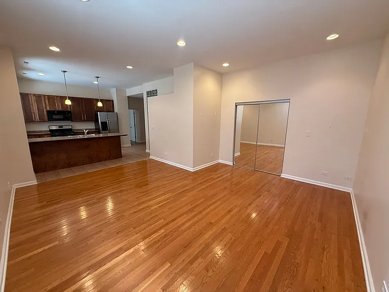 811 W Eastwood Ave #104 — Photo 7