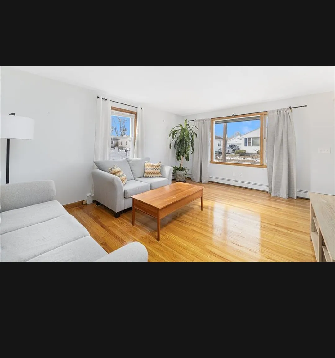 183 King Phillip Rd — Photo 1