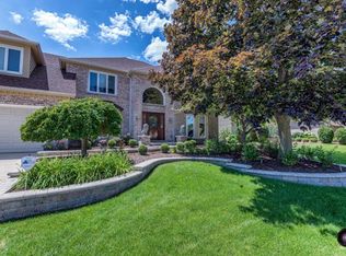 3937 White Eagle Dr W, Naperville, IL