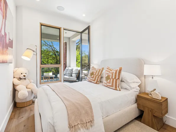 72 Quincy Street image 5 of 12