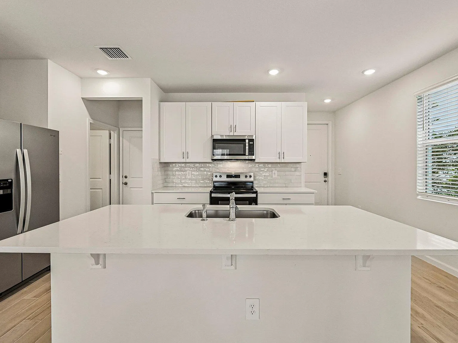 3 bed, 2.5 bath, 1808 sqft, $2,600 — Photo 3