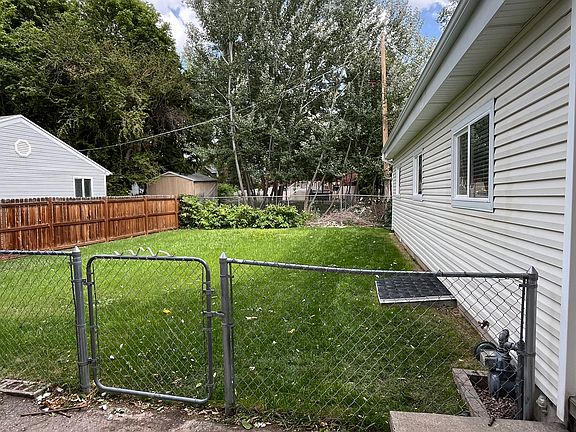 5th image of 494 E Welby Ave