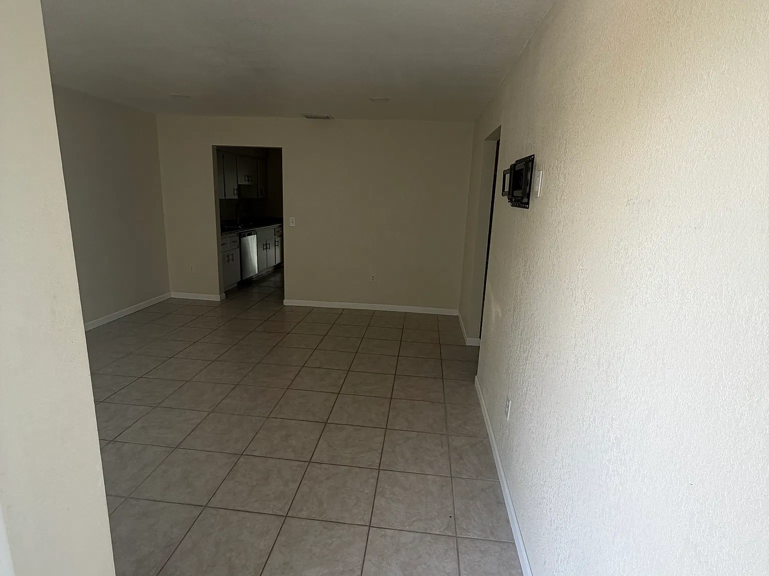 3 bed, 1225 sqft, $2,750 — Photo 2