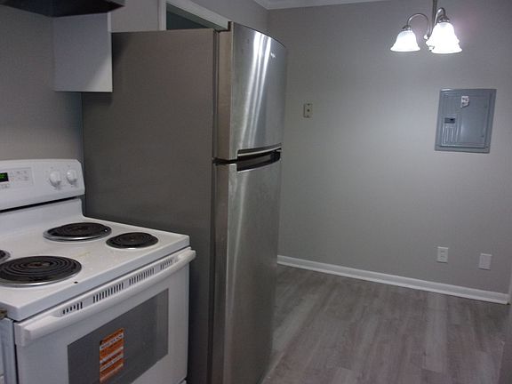 5th image of 1045 W Meadow Dr #B