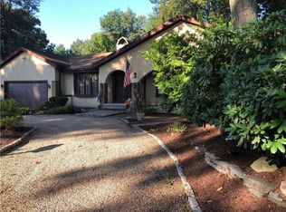 33 Teakwood Dr, Johnston, RI 02919