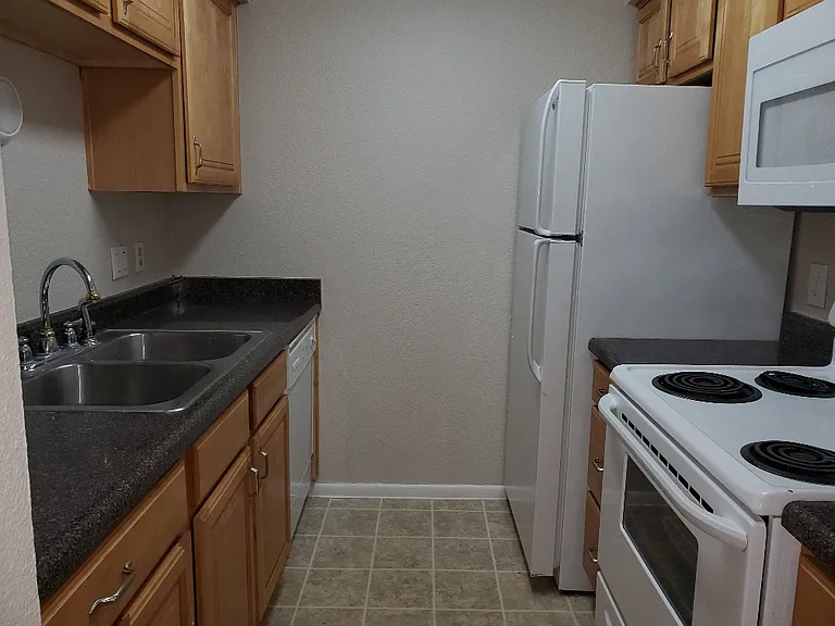 1224 E Evergreen St #133 — Photo 5