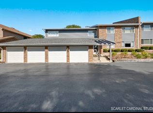 1605 Old Oak Pl #B-1, Darien, IL 60561