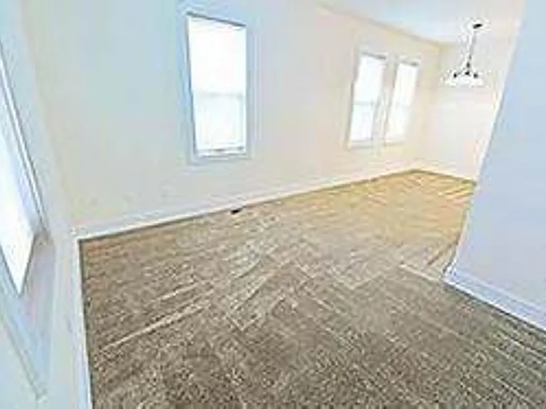 421 W 6th St #D — Photo 4