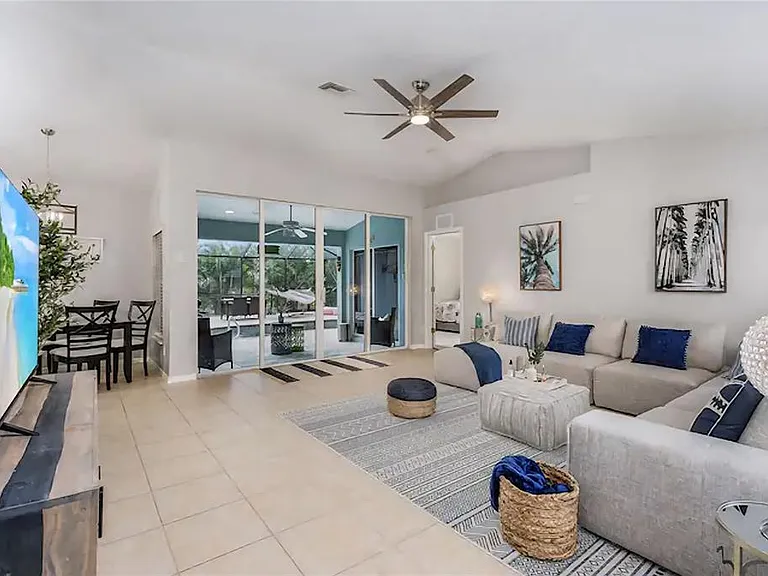 2705 SW 11th Pl — Photo 7