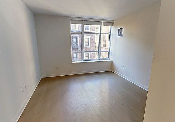 4th image of 45 Hoyt St APT 7N