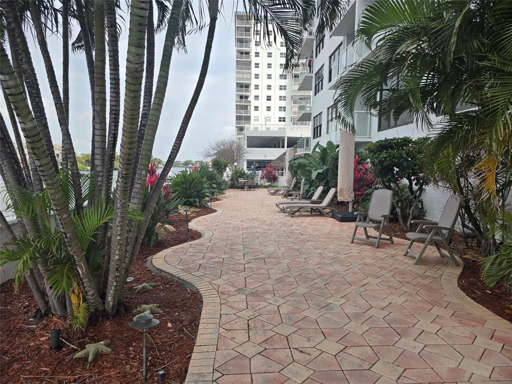 1401 N Riverside Drive N #307, photo 8