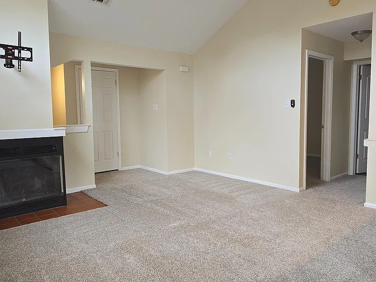 208 Foxmeadow Dr #208 — Photo 9