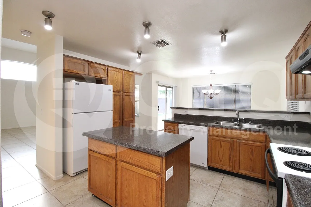 3 bed, 2.5 bath, 1518 sqft, $2,350 — Photo 4