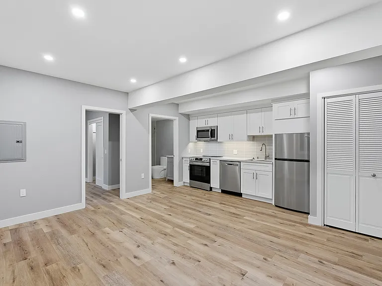 Alamo Park Apartments — Photo 7