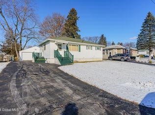 33 Tanglewood Rd, Albany, NY 12205