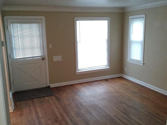 4th image of 3010 Lucerne Ave