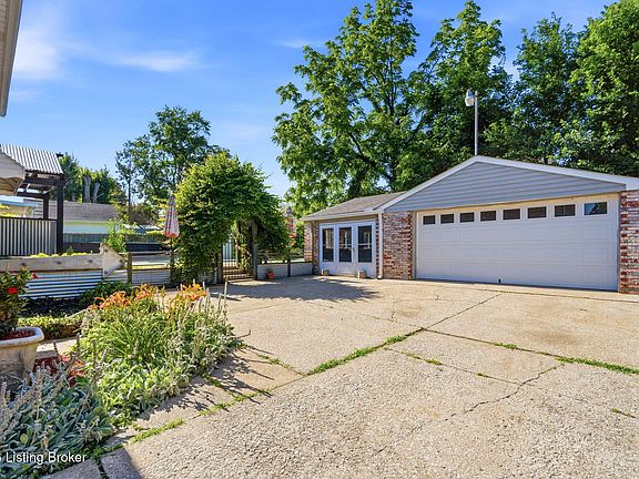 3rd image of 6302 Green Manor Dr