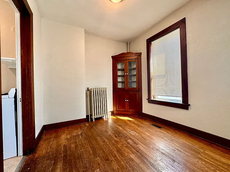638 N Main St — Photo 5