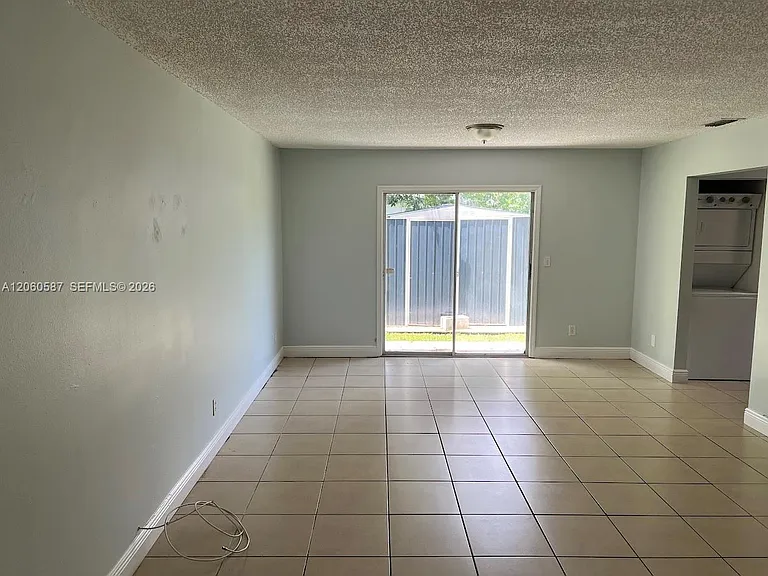 738 SW 9th St — Photo 28