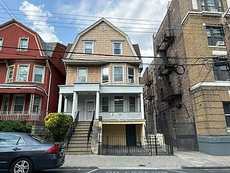 122 Jewett Avenue