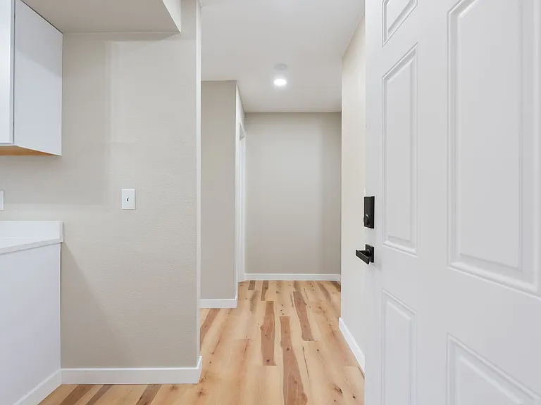 Sandy Terrace Apartments — Photo 36