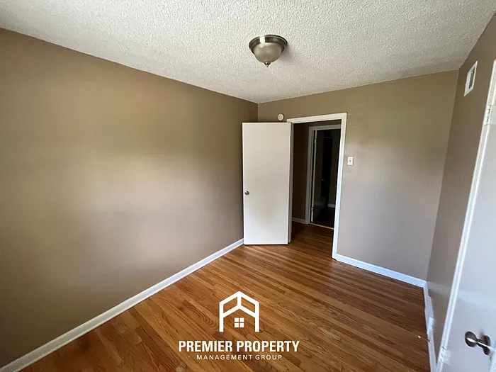 1360 Winfield Rd — Photo 15