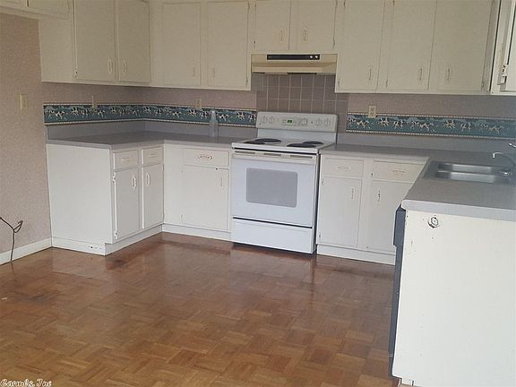 4th image of 127 Diane Ave
