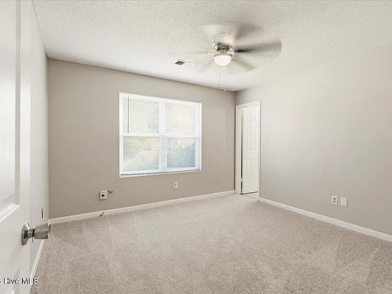 1910 Neptune Dr — Photo 21